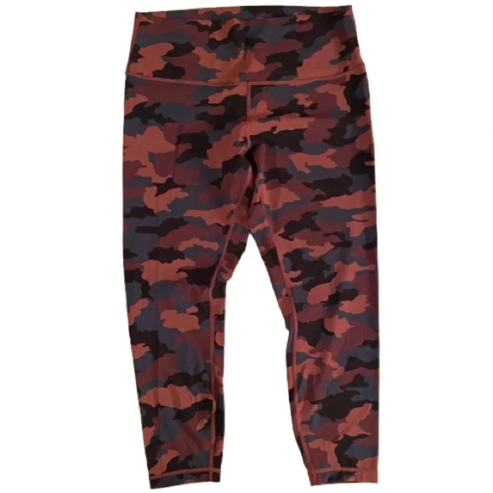 Lululemon Women’s Wunder Under Camouflage Leggings Size 14 Burgundy/Blue EUC